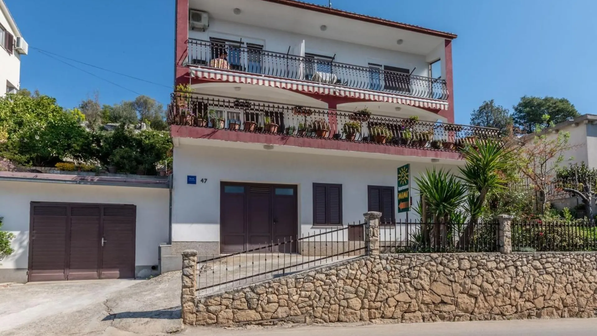 Charming Trogir Apartments With Balcony - Comfort One Bedroom Apartment