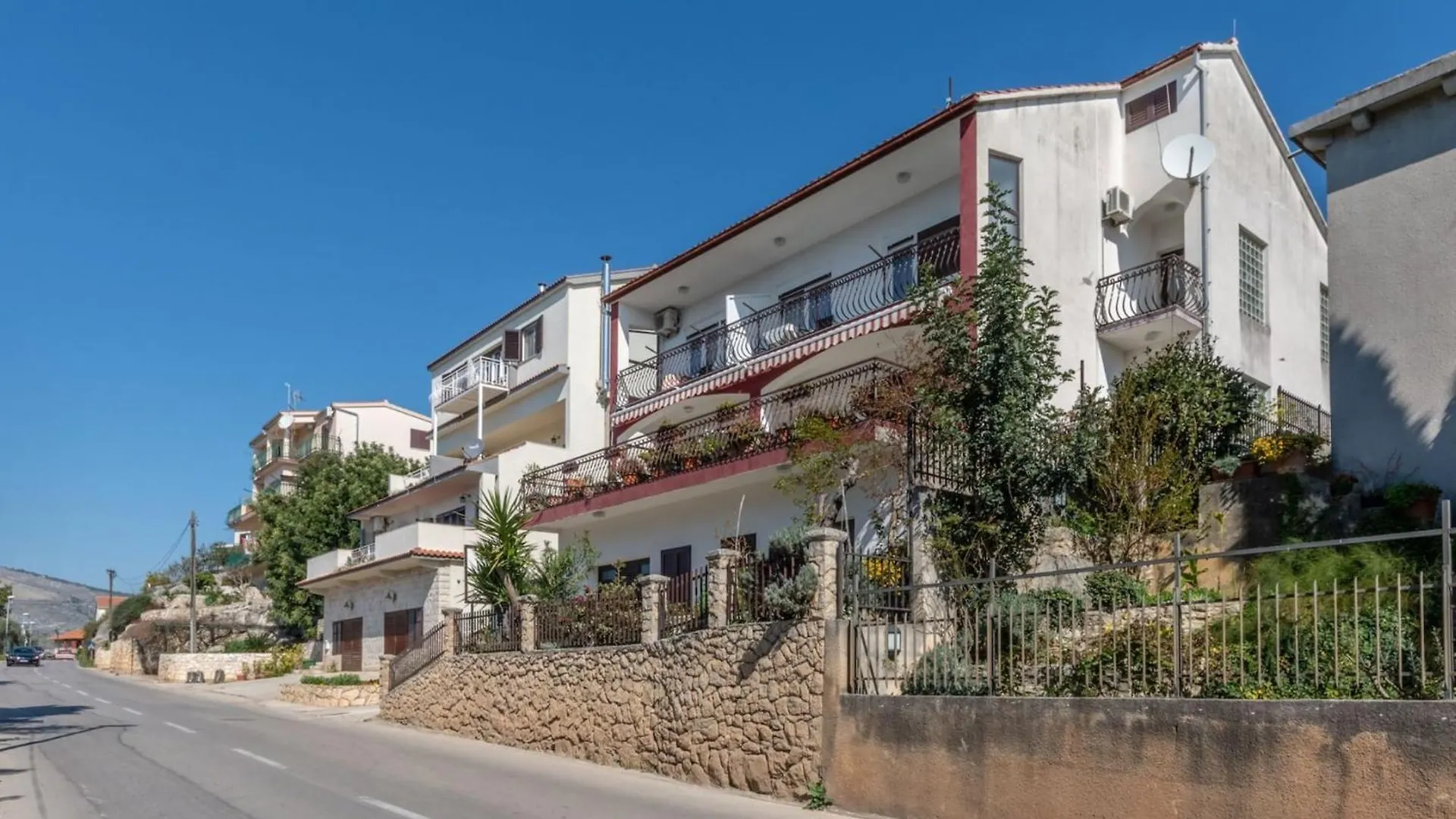 Charming Trogir Apartments With Balcony - Comfort One Bedroom Apartment 0*,