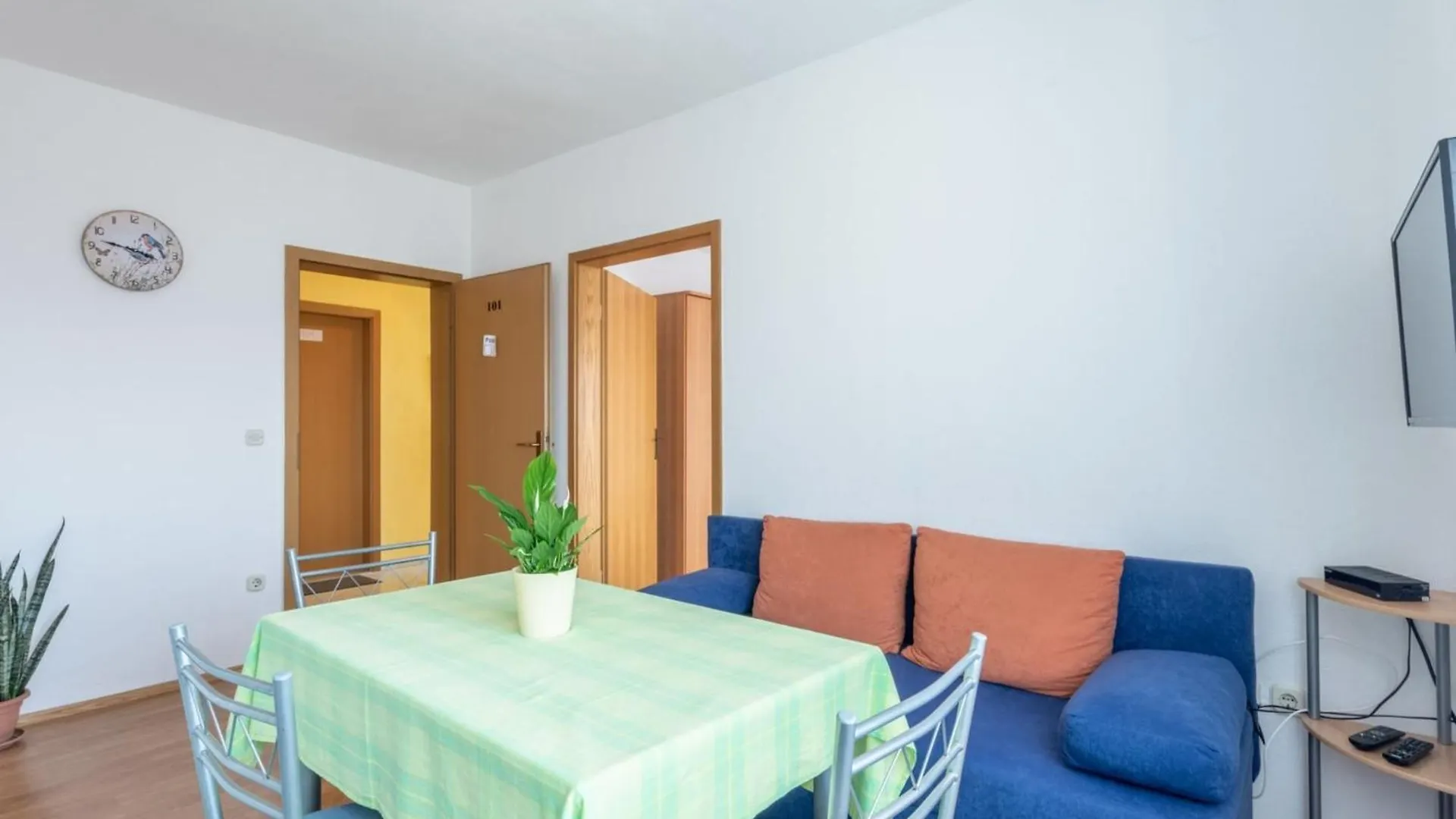 Charming Trogir Apartments With Balcony - Comfort One Bedroom Apartment