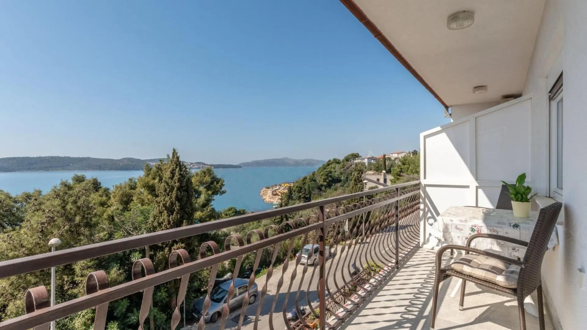 Charming Trogir Apartments With Balcony - Comfort One Bedroom Apartment